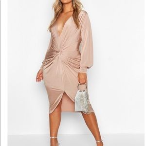 🎀 Plus Twist Front Plunge Midi Dress🎀
